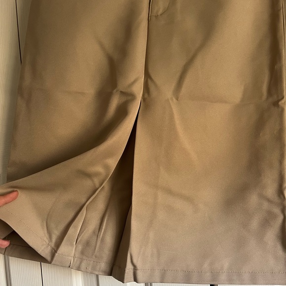 French Toast size 14 Kick Pleat Poly Skirt - Picture 3 of 3